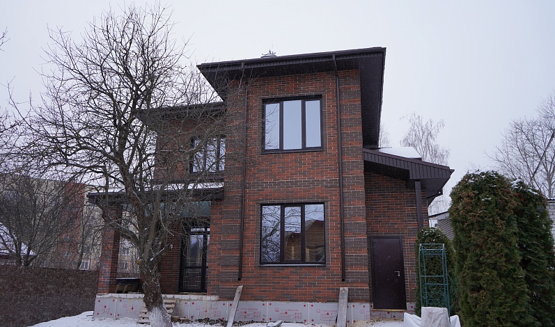 Роскошный двухэтажный дом из кирпича по индивидуальному проекту в Балахне