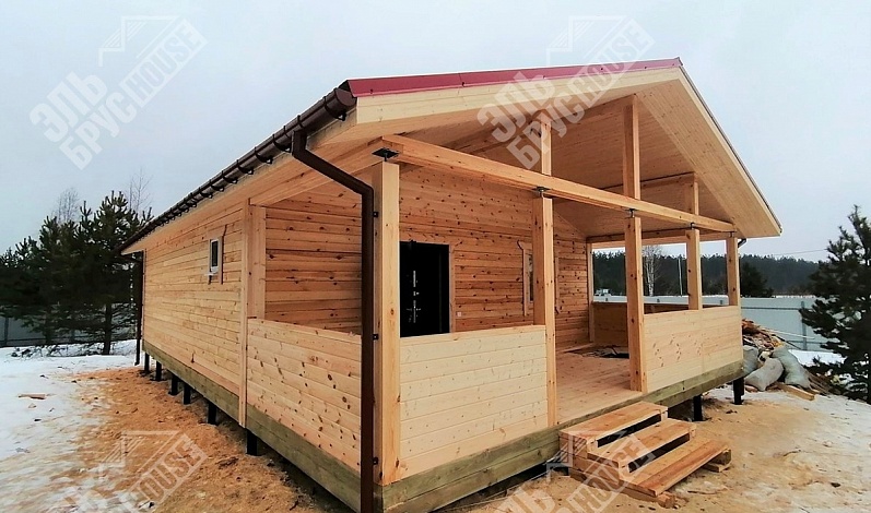 Дом с просторной террасой в поселке Шишово